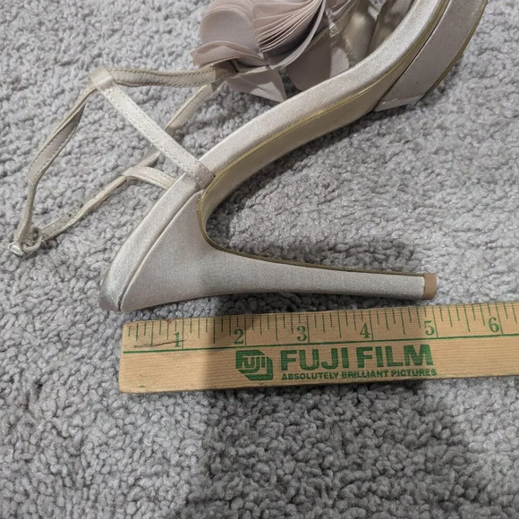 Kate Preston Heels Size 8 Champagne color with floral detail - Picture 2 of 7